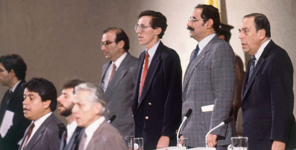 La constitución de 1991 se creó con un espíritu de unidad y pluralismo democrático.