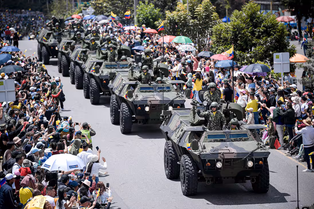 Revista (desfile) militar del 20 de julio