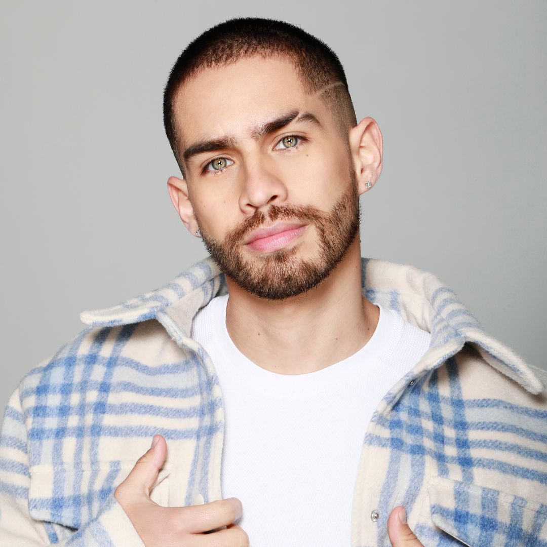 Kevin Bury es actor y cantante, pero también es un ser humano