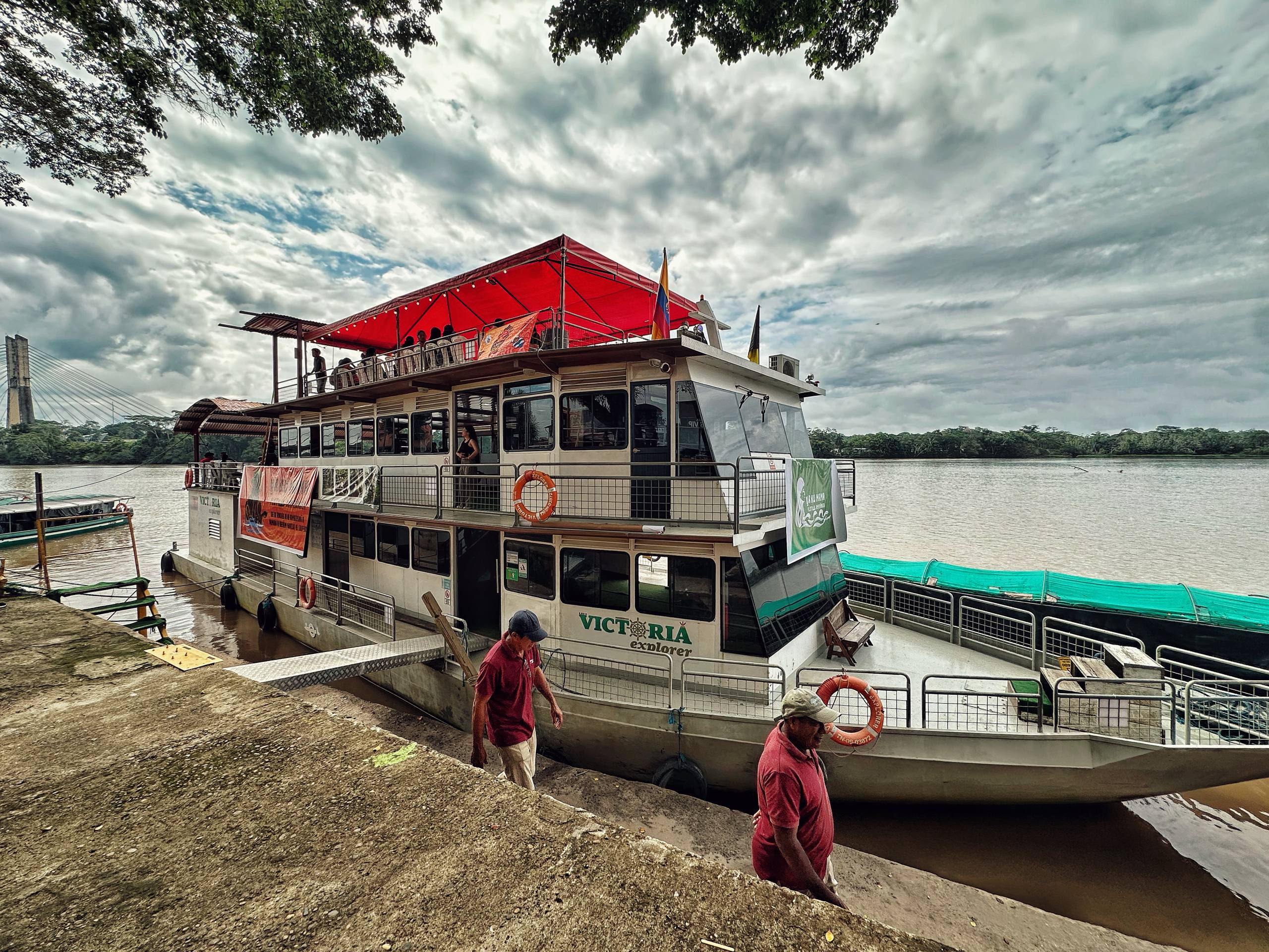 De Ecuador a Brasil, flotilla de pueblos indígenas navega para hacerse escuchar ante los líderes mundiales en la COP30