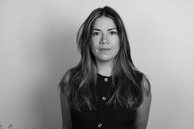 El Tejido de la Memoria que Duele: Diana Salinas, La Colombiana, y la sociología de la imagen en su nuevo libro