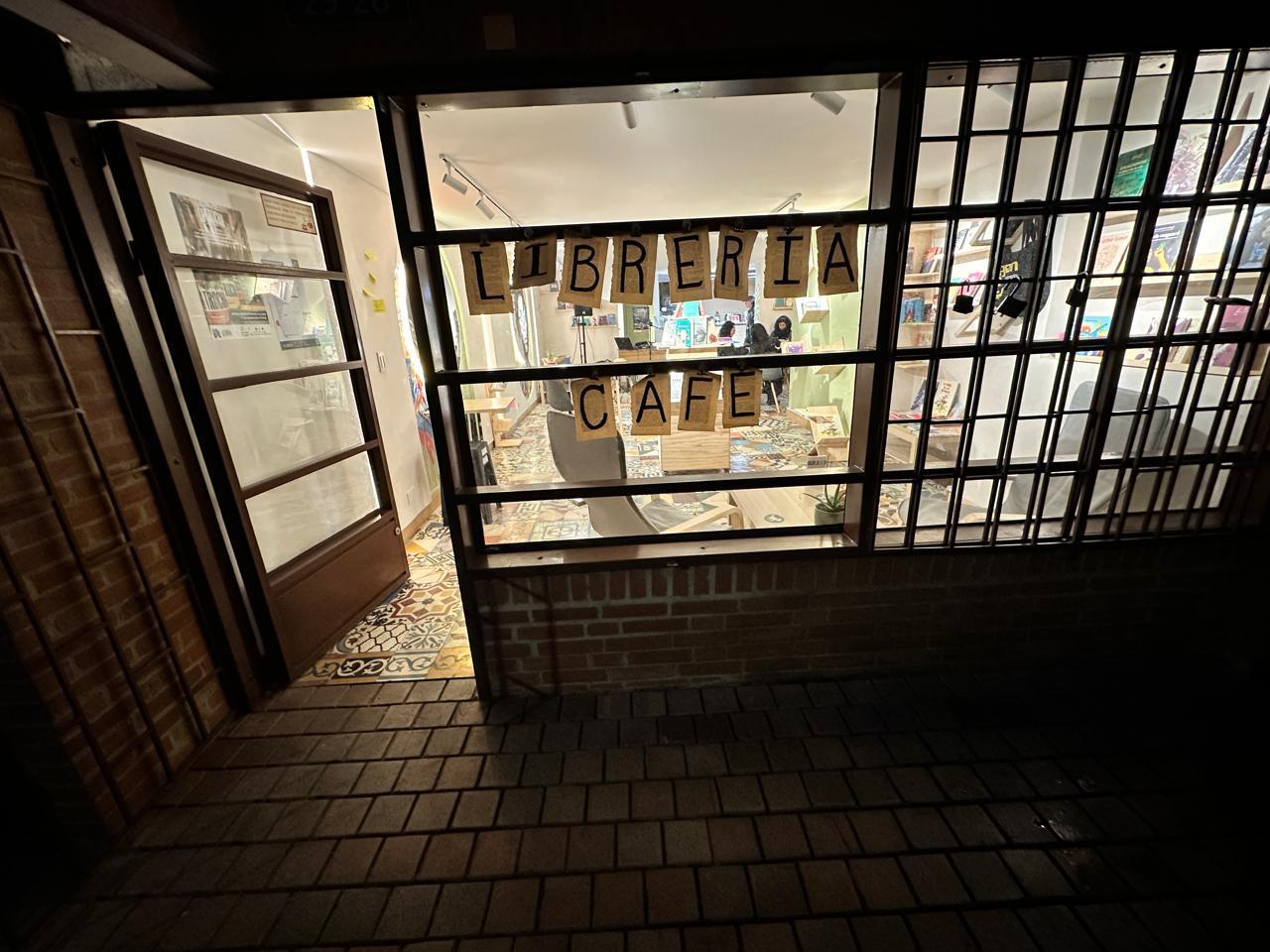 AL MARGEN… LA librería…