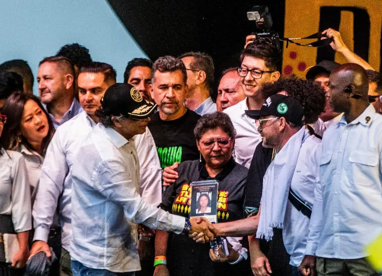 El gobierno negoció con absolutamente todos los criminales con tal de lograr el cometido de la Paz Total. Incluida la negociación con capturados a quienes premió con impunida dentro de las cárceles.